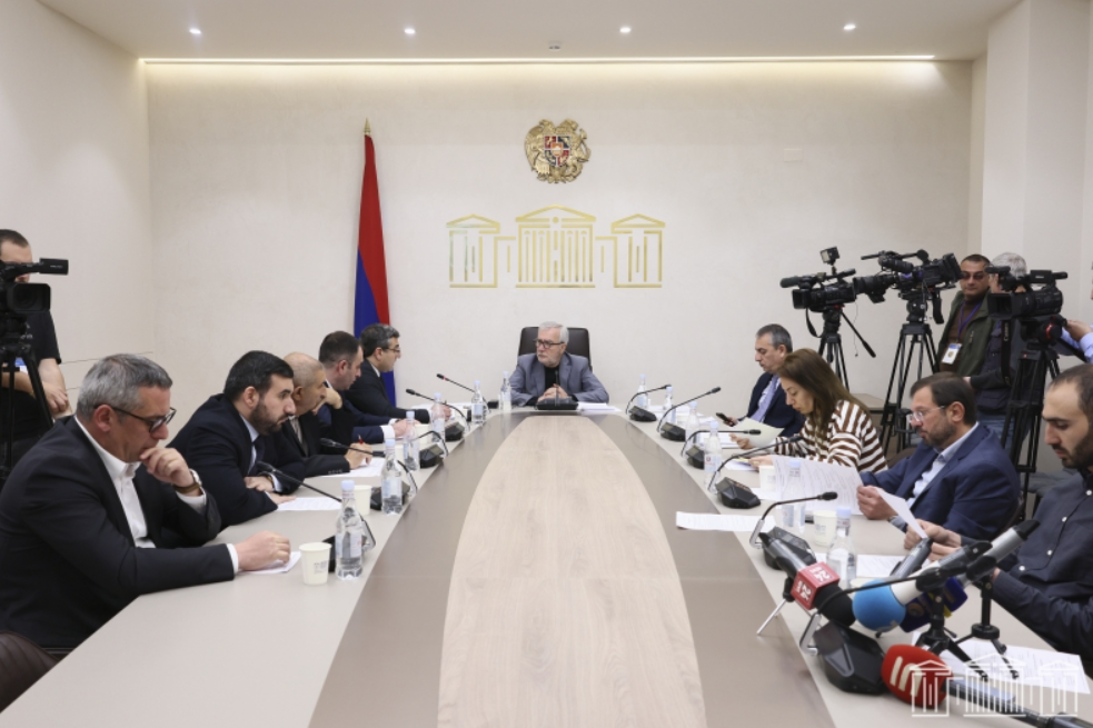 Փոփոխություն է առաջարկվում «Պետական պաշտոններ և պետական ծառայության պաշտոններ զբաղեցնող անձանց վարձատրության մասին» օրենքում