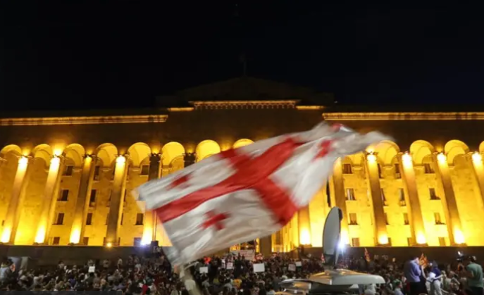 Թբիլիսիում ցուցարարները գիշերն անցկացրել են խորհրդարանի շենքի դիմաց