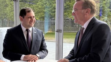 Սուրեն Պապիկյանը Բեռլինում հանդիպել է ԳԴՀ պաշտպանության դաշնային նախարար Բորիս Պիստորիուսի հետ