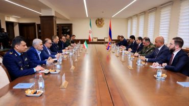 Սուրեն Պապիկյանն առանձնազրույց է ունեցել ԻԻՀ պաշտպանության և զինված ուժերի աջակցման նախարար Ազիզ Նասիրզադեի հետ