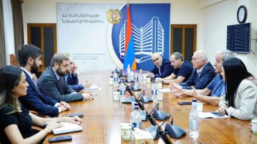 Էկոնոմիկայի նախարարը հանդիպել է կոնյակագործության ոլորտի ներկայացուցիչների հետ