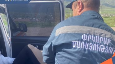 Փրկարարները քաղաքացուն պատգարակով իջեցրել են և մոտեցրել շտապօգնության ավտոմեքենային