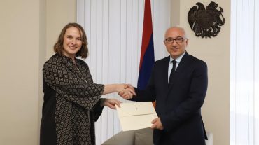 Իռլանդիայի նորանշանակ դեսպանն իր հավատարմագրերի պատճենն է հանձնել ՀՀ ԱԳ նախարարի տեղակալին