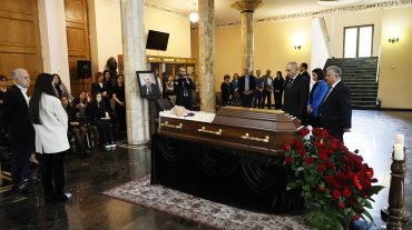 Վարչապետը հարգանքի տուրք է մատուցել Ռադիկ Մարտիրոսյանի հիշատակին