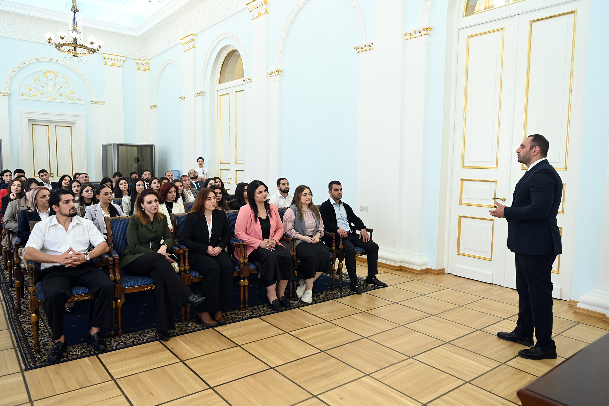 «Ուսանողների և երիտասարդների օրվա» առթիվ նախագահի նստավայր են այցելել ՀՀ պետական կառավարման ակադեմիայի ուսանողները