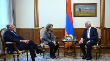 Նախագահ Վահագն Խաչատուրյանն ընդունել է Ամերիկայի հայկական համագումարի համանախագահներ Էնթոնի Բարսամյանին և Քարոլին Մուգարին