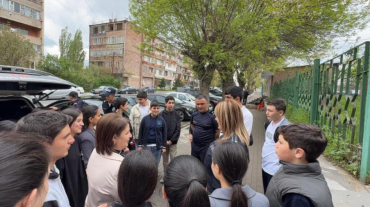 Մի խումբ դպրոցականներ այցելել են Համայնքային ոստիկանության Չարենցավանի բաժին