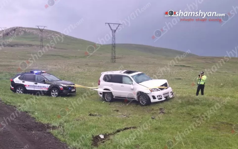 Շիրակի մարզում 28-ամյա վարորդը «Lexus GX 470»-ով դուրս է եկել երթևեկելի գոտուց և հայտնվել դաշտում․ 4 վիրավորներն էլ երիտասարդ աղջիկներ են