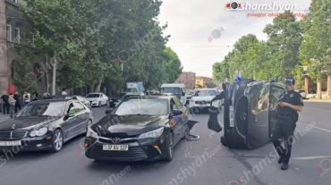 Արշակունյաց պողոտայում «Mazda CX 5»-ը բախվել է վթարված «Toyota»-ին և կողաշրջվել