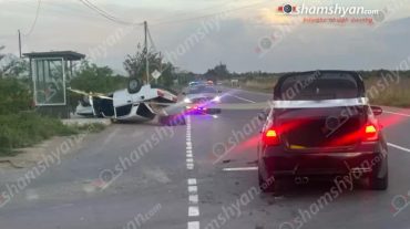 Արարատի մարզում բախվել են BMW-ն և ՎԱԶ 2107-ը. վերջինը գլխիվայր շրջվել է