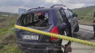 «Չայնիի» ոլորանների սկզբնամասում «Opel Zafira»-ն դուրս է եկել երթևեկելի գոտուց, բախվել երկաթե արգելապատնեշներին․ կա վիրավոր