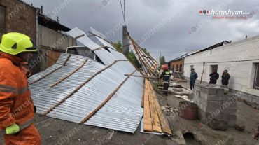 Մրգաստան գյուղում քամին բնակչի տան թիթեղյա տանիքը պոկել ու շպրտել է. այն ընկել է ավտոմեքենայի վրա