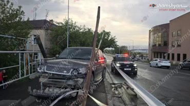 «Range Rover»-ը «Ռենեսանս» ռեստորանի մոտ վրաերթի է ենթարկել 2 հետիոտնի, ապա հայտվել մայթին՝ բախվելով երկաթե ճաղավանդակին