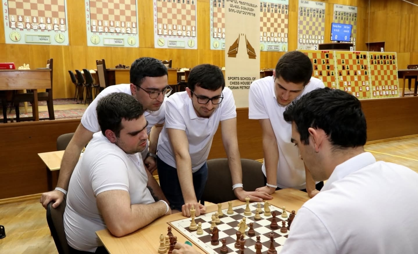 «Երիտասարդ տղաների» թիմը 8-4 հաշվով հաղթել է «Հին սերունդին»