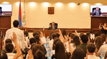 Երեխաների պաշտպանության միջազգային օրվա առթիվ քաղաքապետարանում անցկացվել է «Դպրոցական ավագանու» նիստ