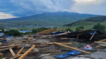 Արագածոտնի մարզպետը քիչ առաջ Լուսագյուղում ուսումնասիրել է պտտահողմի պատճառած վնասները