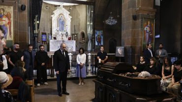 Վարչապետը ներկա է գտնվել Գուժ Մանուկյանի հոգեհանգստի արարողությանը