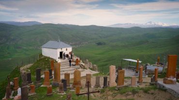 Փրկարարները քաղաքացուն պատգարակով իջեցրել են և մոտեցրել շտապօգնության ավտոմեքենային