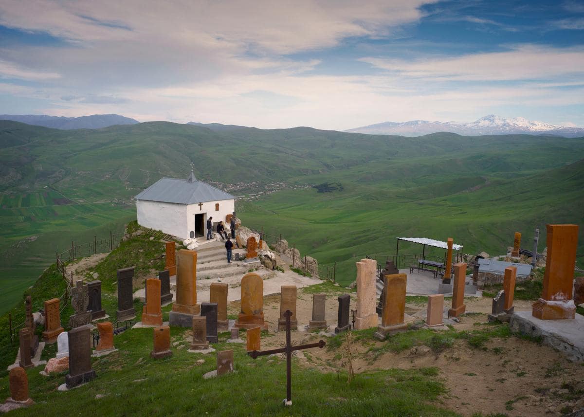 Փրկարարները քաղաքացուն պատգարակով իջեցրել են և մոտեցրել շտապօգնության ավտոմեքենային