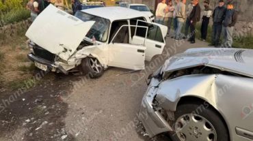 Գեղամավանում բախվել են «Mercedes»-ը և «ՎԱԶ 2107»-ը․ կա վիրավոր