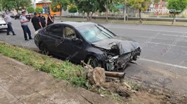 Երևանում 33-ամյա վարորդը «Nissan Altima»-ով բախվել է ամբողջությամբ չորացած ծառին, տապալել այն, ապա՝ երկաթե սյանը