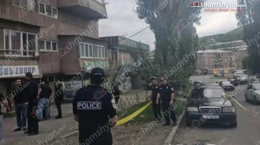Վանաձորի շենքերից մեկի բակում մոր ու որդու մարմիններ են հայտնաբերել