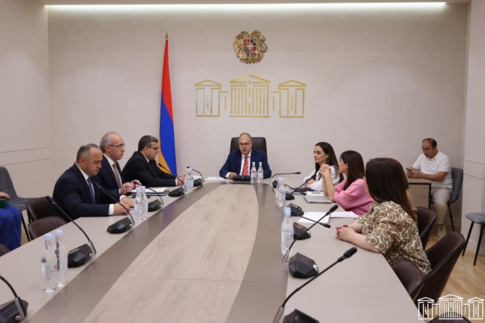 Պետական-իրավական հարցերի մշտական հանձնաժողովը դրական եզրակացություն է տվել երկրորդ ընթերցմամբ քննարկված նախաձեռնություններին