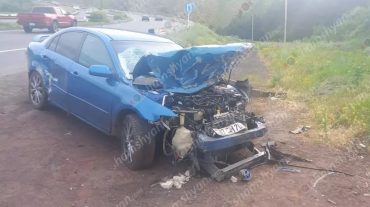 Երևան-Սևան ավտոճանապարհին «Mazda»-ն դուրս է եկել երթևեկելի գոտուց, բախվել արգելապատնեշներին
