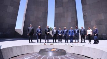 Վրաստանի խորհրդարանի մշակույթի հանձնաժողովի նախագահ Գիորգի Գաբունյայի գլխավորած պատվիրակությունն այցելել է Ծիծեռնակաբերդի հուշահամալիր