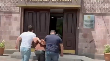 Քրեական ոստիկանները ձերբակալել են վեց հոգու. խուզարկությամբ հայտնաբերվել են հրազեններ