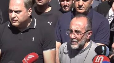 Միքայել արքեպիսկոպոս Աջապահյանը ոտքով շարժվում է Երևան՝ Քննչական կոմիտե