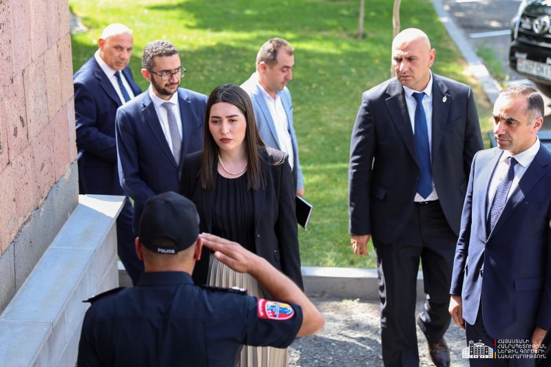Ուղեկցող նոր տրանսպորտային միջոցներ՝ ՀՈԳՎ տարածքային ստորաբաժանումներին․ ՆԳ նախարարն ամփոփել է Արագածոտնի մարզի ՆԳՆ ծառայությունների կիսամյակի աշխատանքը