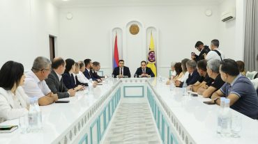 Դավիթ Խուդաթյանը համայնքապետարանի աշխատակազմին է ներկայացրել Վաղարշապատ համայնքի ղեկավարի պաշտոնակատարին