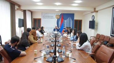 Գևորգ Պապոյանը հանդիպել է «Խորհուրդ x» նախաձեռնության անդամ ուսանողների հետ
