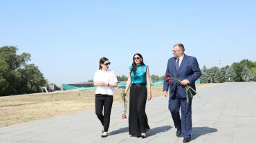 Անահիտ Մանասյանն ու Սլովակիայի իրավունքների հանրային պաշտպանը այցելել են Ծիծեռնակաբերդի հուշահամալիր