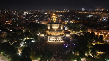 Օպերայի շենքի նոր լուսավորությունը. Ավինյան