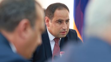 Դավիթ Խուդաթյանը «Երևանի ՋԷԿ»-ի աշխատակազմին է ներկայացրել տնօրենի ժամանակավոր պաշտոնակատարին