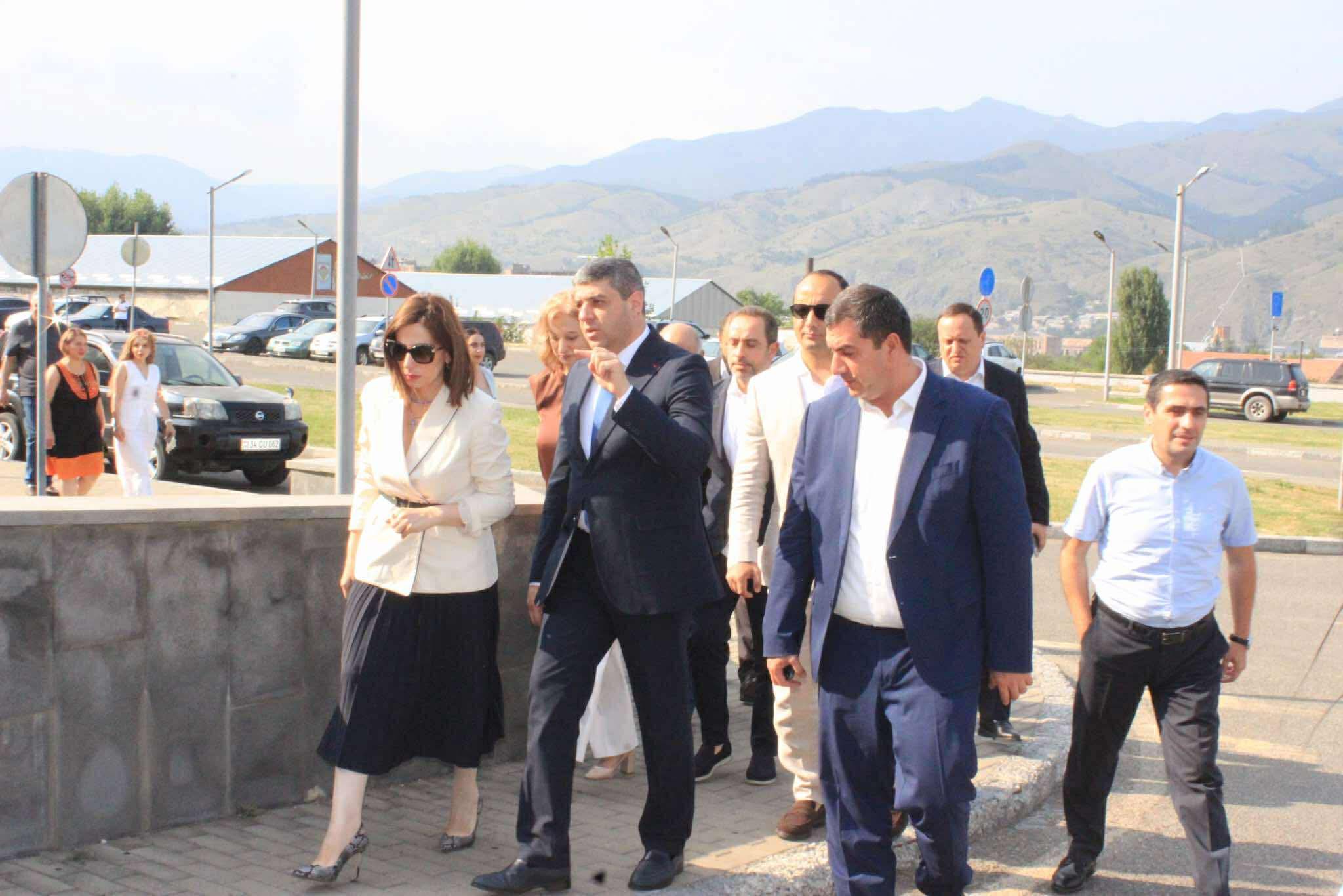 Առողջապահության նախարարն աշխատանքային այցով եղել է «Վանաձոր» բժշկական կենտրոնում