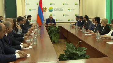 Փաշինյանը ՇՄ նախարարության աշխատակազմին է ներկայացրել նորանշանակ նախարարին
