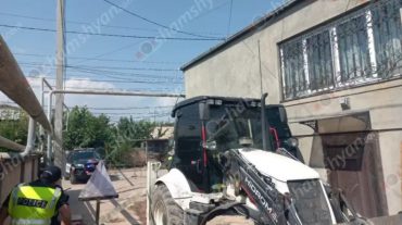 Առինջ գյուղում կոյուղիների վերանորոգման ժամանակ ԱՁ-ի 28-ամյա տնօրենը հոսանքահարվել է և հիվանդանոց տեղափոխվելու ճանապարհին մահացել