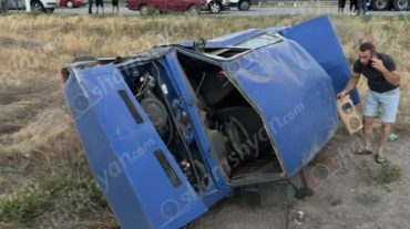 Արարատի մարզում «ՎԱԶ 21-06»-ը բախվել է «Toyota»-ին և կողաշրջված հայտնվել դաշտում․ կան վիրավորներ
