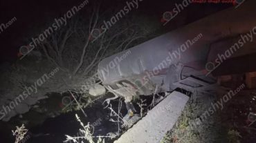 Սյունիքի մարզում մոտ 25 տոննա մազութով բեռնված բեռնատարը մասամբ կախվել է Ողջի գետի վրա. մազութն ամբողջությամբ թափվում է գետը
