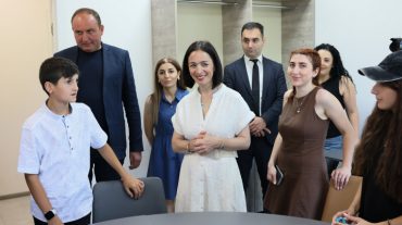 Ժաննա Անդրեասյանն այցելել է Ախուրյանի երիտասարդական կենտրոն
