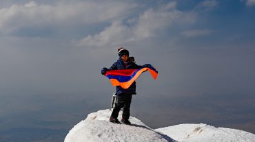 9-ամյա հայ տղան նվաճել է Արարատը (լուսանկարներ)