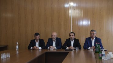 Շիրակի մարզպետը ՀԷՑ-ի «Ղարս» մասնաճյուղի աշխատակիցներին է ներկայացրել մասնաճյուղի ղեկավար Սարիկ Մինասյանին