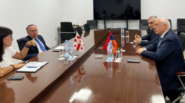 Դեսպան Աշոտ Սմբատյանը հանդիպել է Վրաստանի ԱԳ նախարարի նորանշանակ առաջին տեղակալի հետ